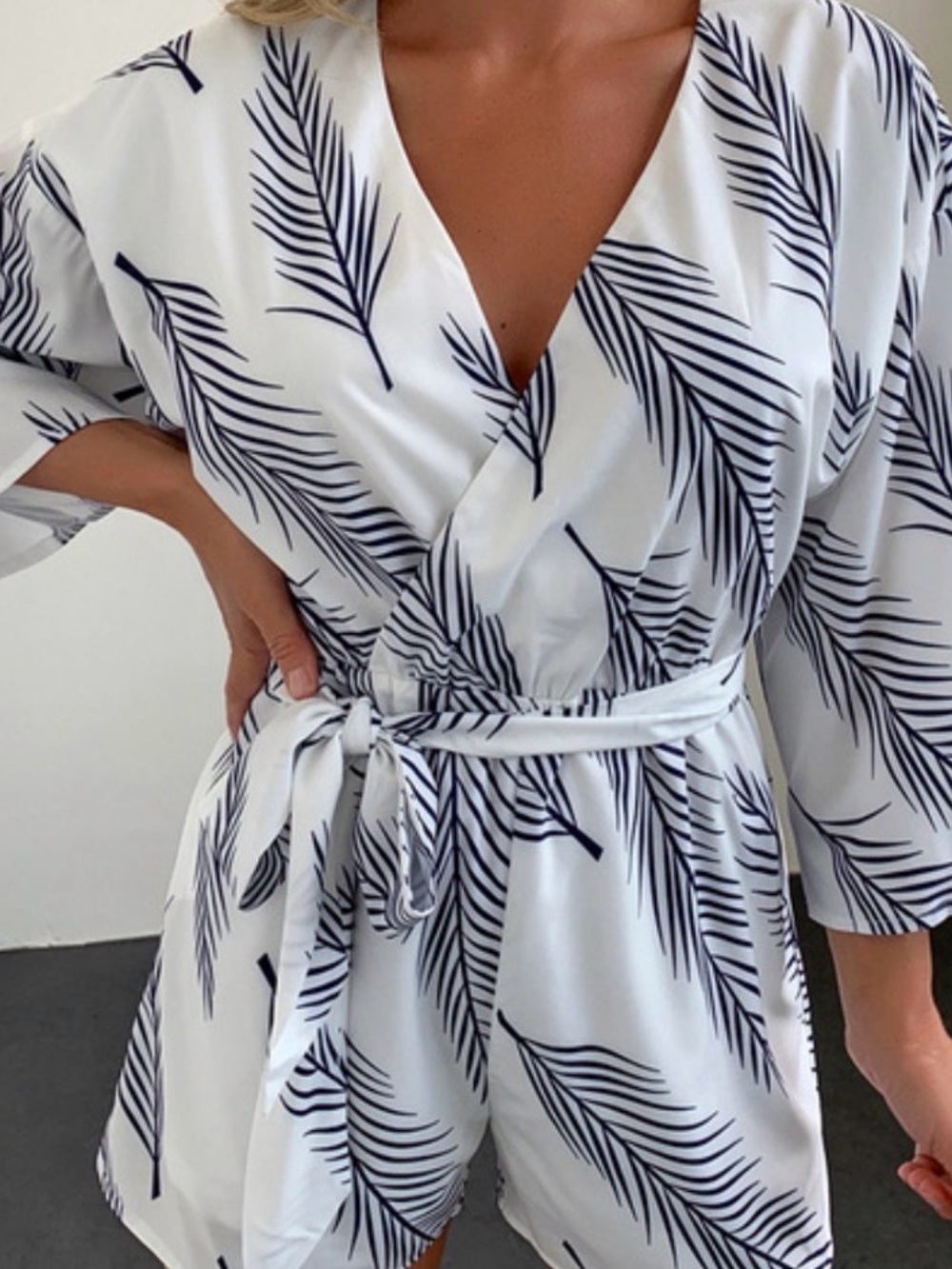 SHEIN White and blue Leaf Print Women romper